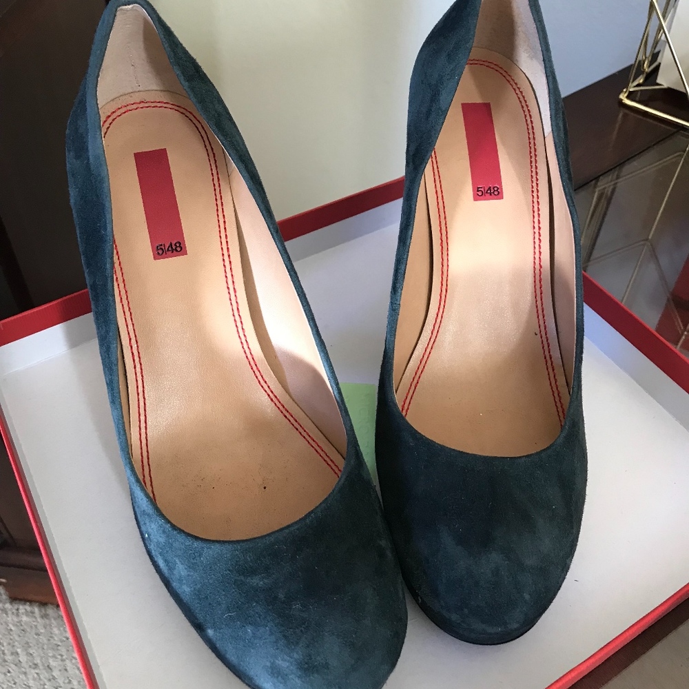 5/48 Olivia Suede Pumps